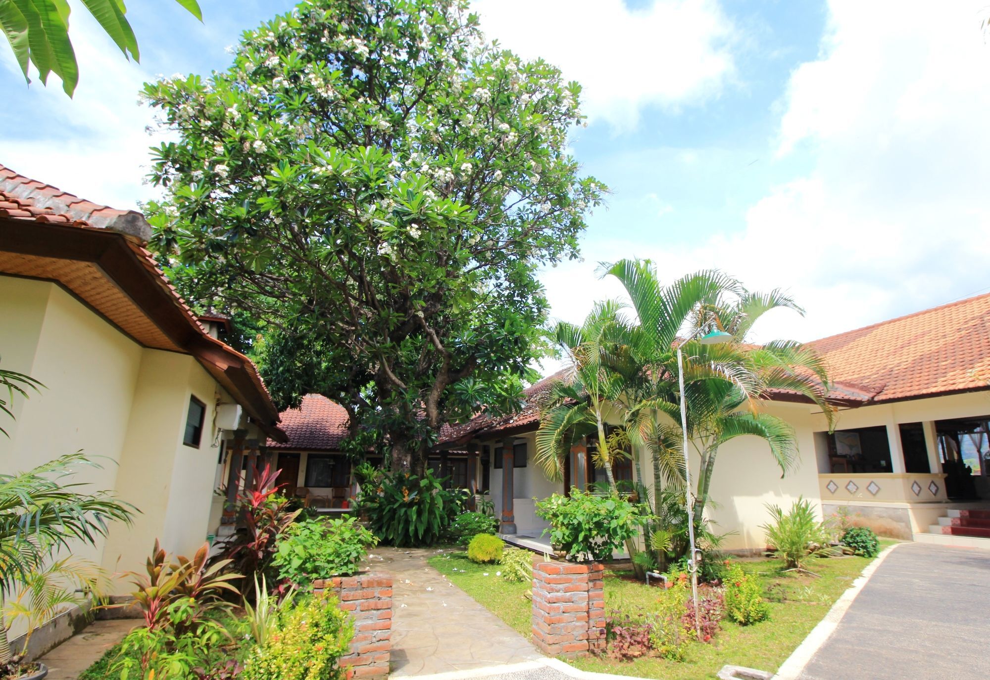 Lovina Beach Hotel Pabean Buleleng Exteriör bild
